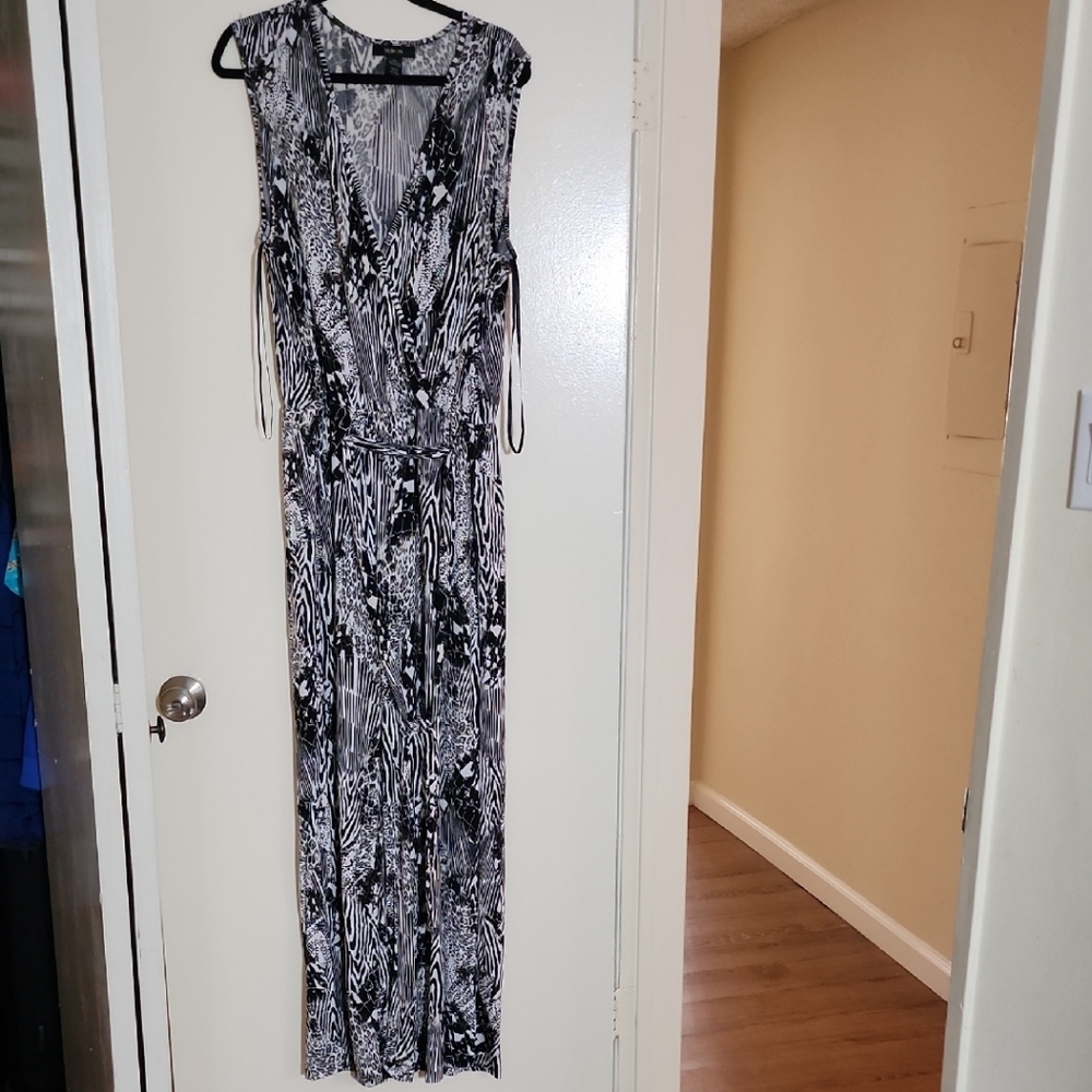 Elegant Black and White Floral Maxi Dress